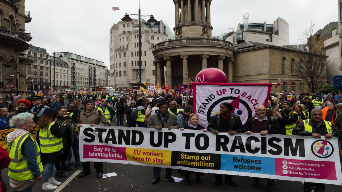 تظاهرة في لندن ضد التمييز العرقي والإسلاموفوبيا (ويكتور سيزوانشيز/Getty)