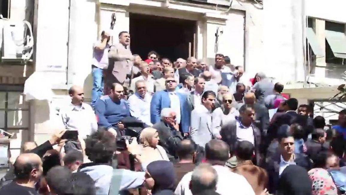 مصر: محامون غاضبون يتظاهرون ضد النقيب سامح عاشور