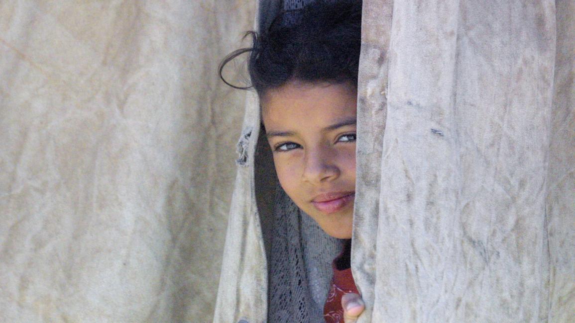 طفلة فلسطينية في مخيم في بغداد