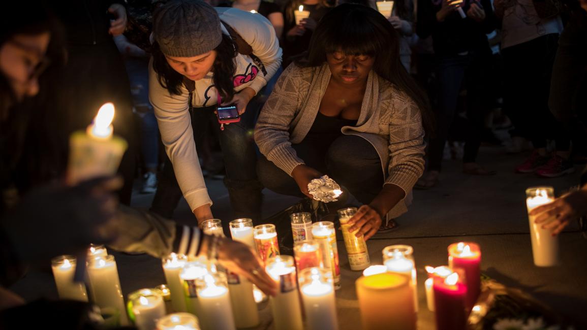 يضيئون الشموع للضحايا في لاس فيغاس/مجتمع/4-9-2017 (درو أنجيرير/ Getty)