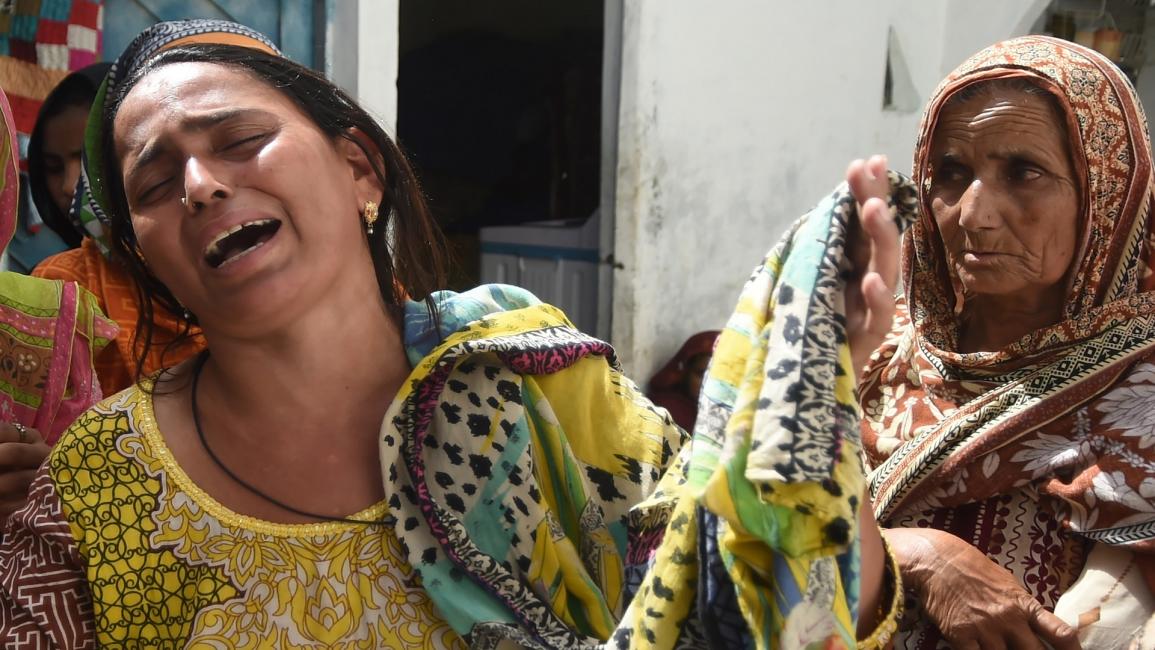 أم تبكي طفلتها المقتولة في باكستان/مجتمع/24-4-2018(عاصف حسن/ فرانس برس)