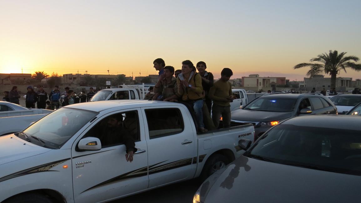 عراقيون في سيارة- فرانس برس