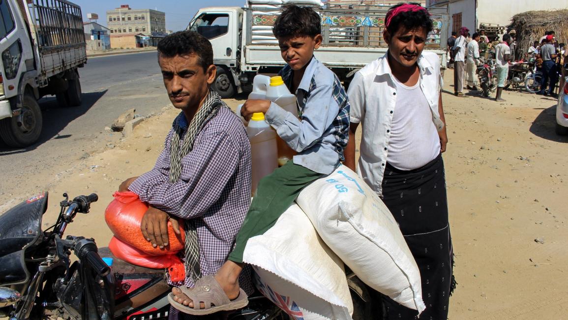 نازحون يمنيون ومساعدات غذائية 1 - اليمن - مجتمع