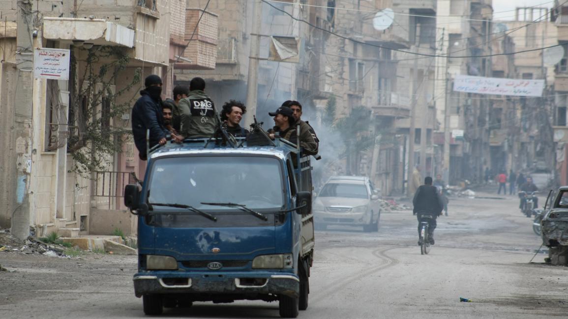 مسلحون للمعارضة السورية في دير الزور