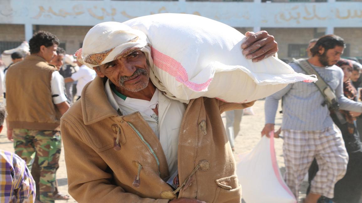 مساعدات أغاثة قطرية في اليمن(عادل الشعر/الأناضول)