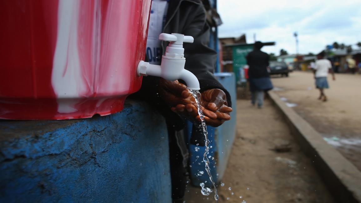 ندرة الماء لغسل الأيدي (جون موور/Getty)