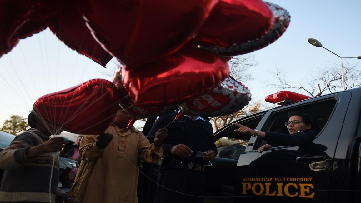 حظر الاحتفال بعيد الحب في باكستان (فاروق نعيم/فرانس برس)