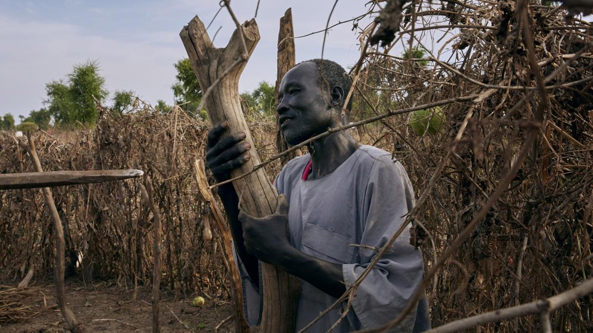 رجل في جنوب السودان - مجتمع