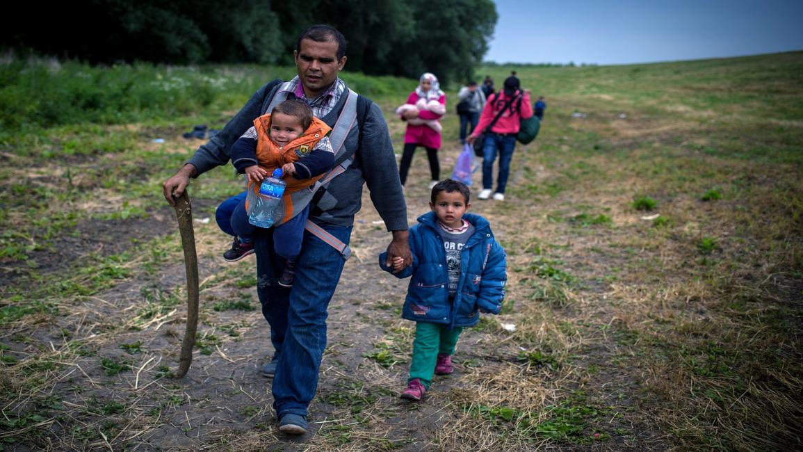 لاجئون سوريون على حدود المجر (فرانس برس)
