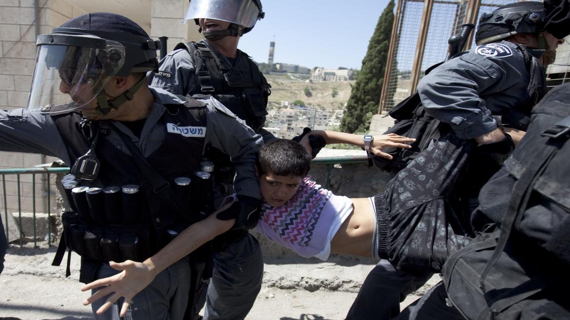 العنف سمة متكررة في اعتقال أطفال فلسطين (أرشيف GETTY)