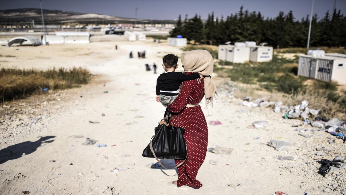 لاجئة سورية مع طفلها- فرانس برس