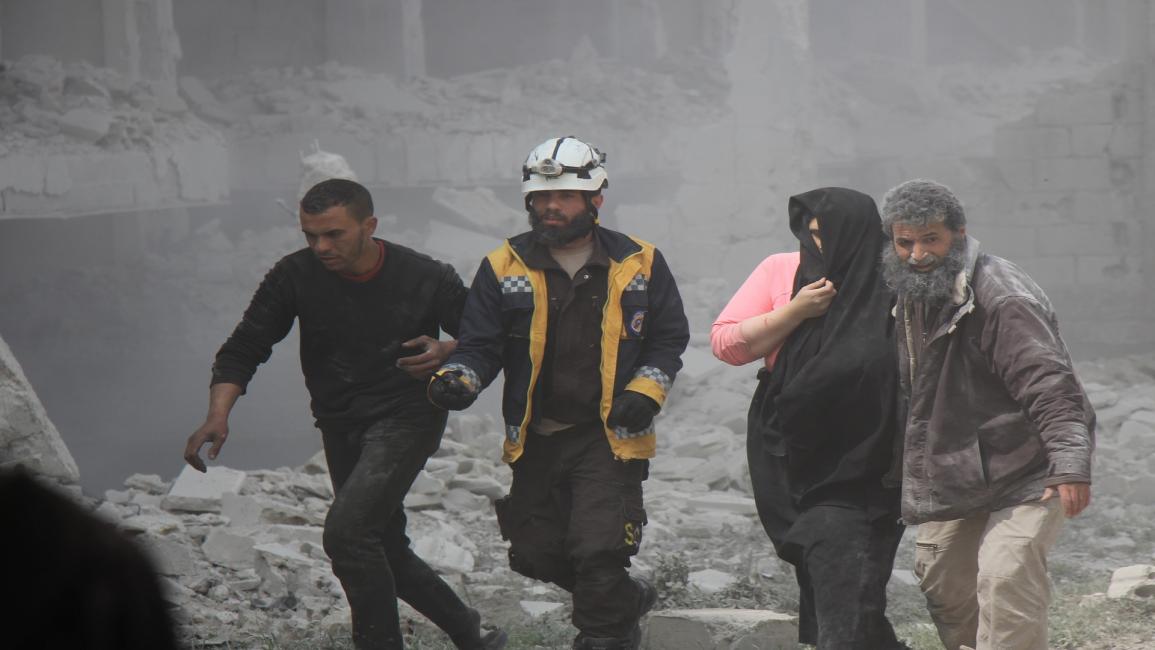 يواصل النظام قصف الأحياء السكنية في إدلب (براء درويش/الأناضول)