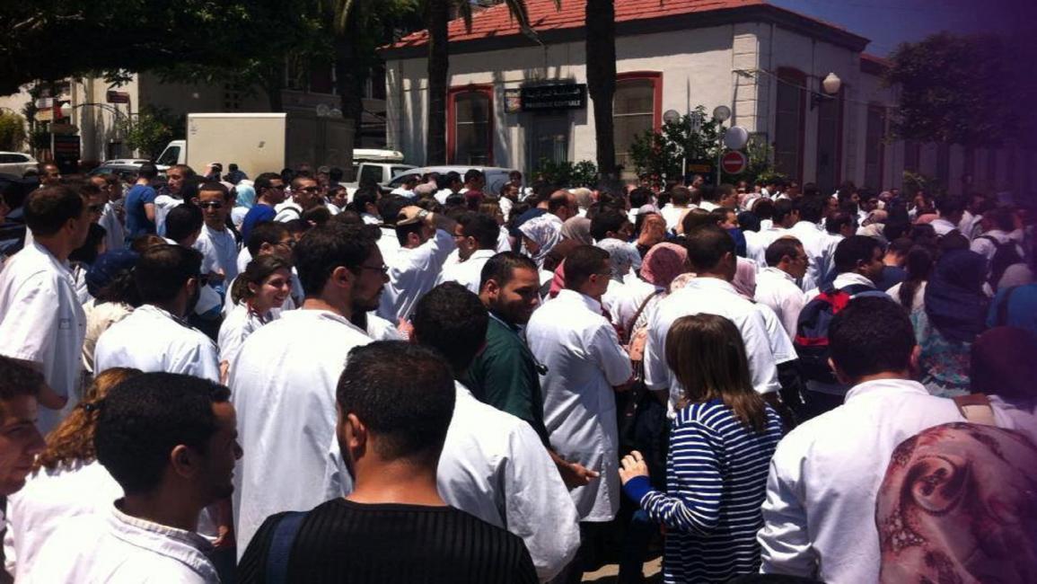 أطباء الجزائر المقيمون في الشارع (فيسبوك)