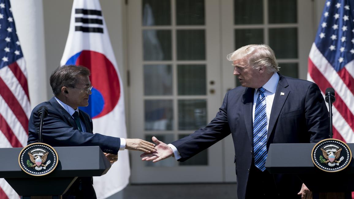 دونالد ترامب ورئيس كوريا الجنوبية مون جيه-إن/سياسة/بريندان سميالوسكي/فرانس برس