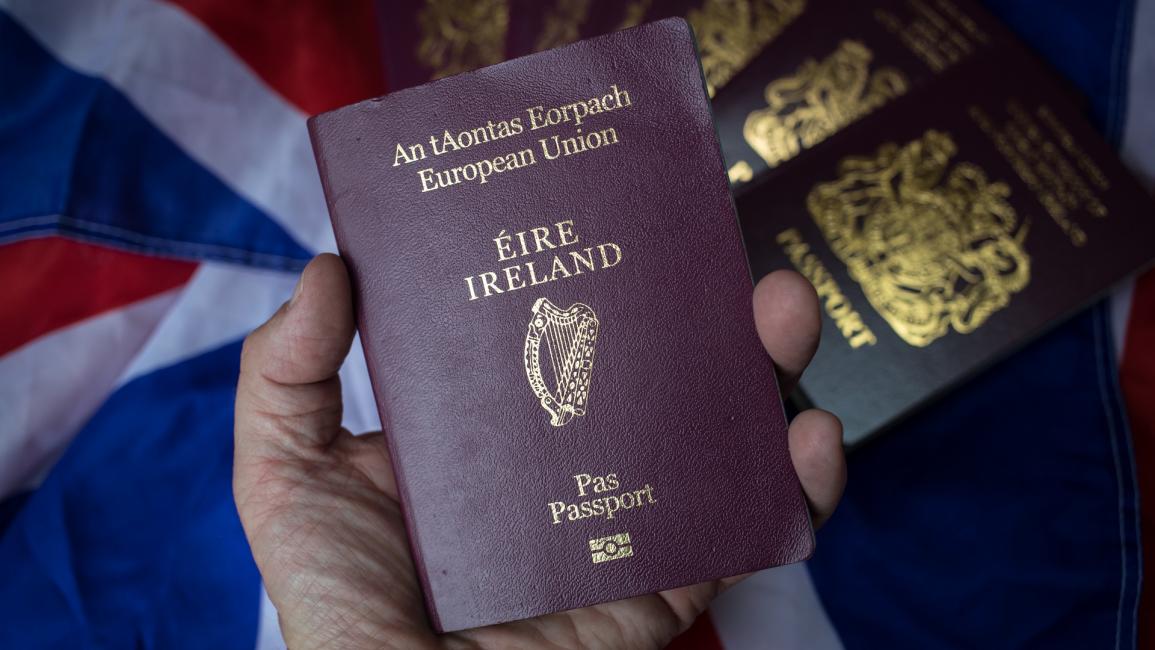 جواز سفر أيرلندي - المملكة المتحدة - مجتمع