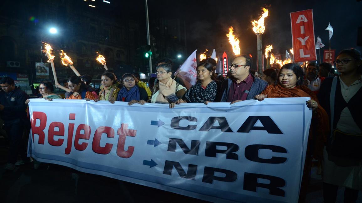 تصاعدت حدة الاحتجاجات الرافضة لقانون المواطنة في الهند (Getty)