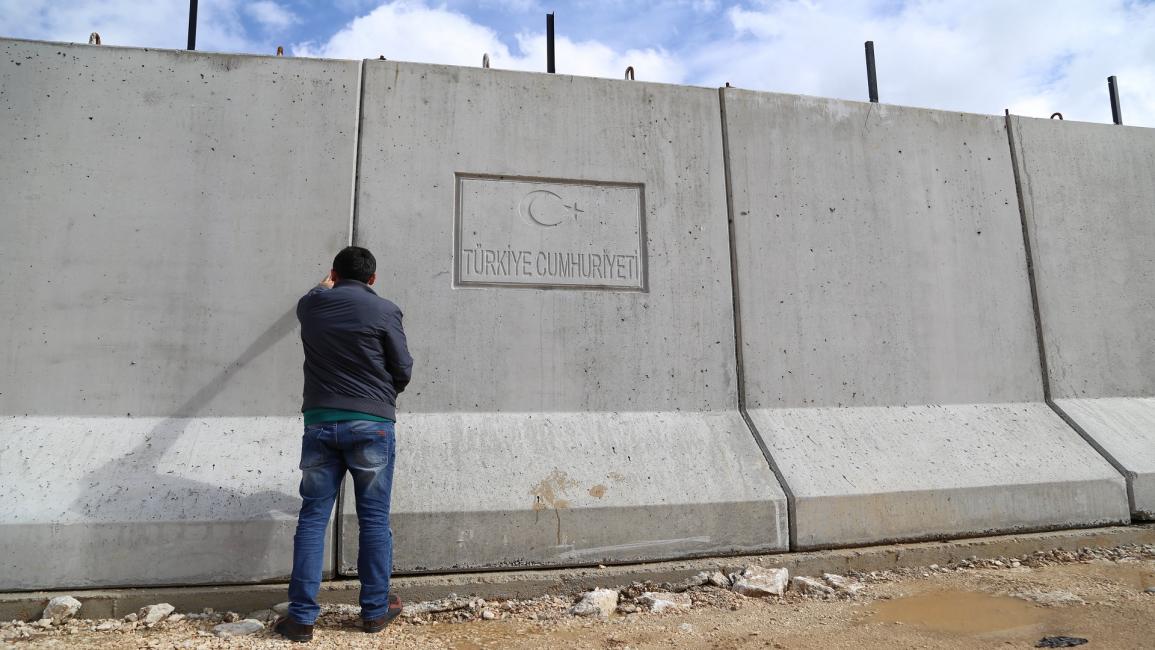 الجدار الفاصل بين سورية وتركيا (سيم جانسو/Getty)