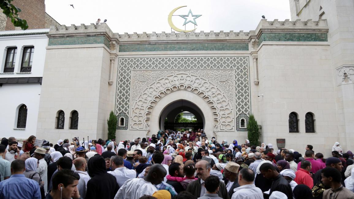 زحام مساجد فرنسا خلال رمضان (زكريا عبد الكافي/فرانس برس)