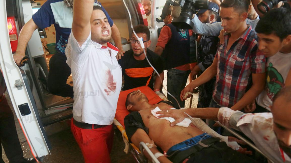 من مستشفى الشفاء الطبي بغزة، لجثامين الشهداء والمصابين