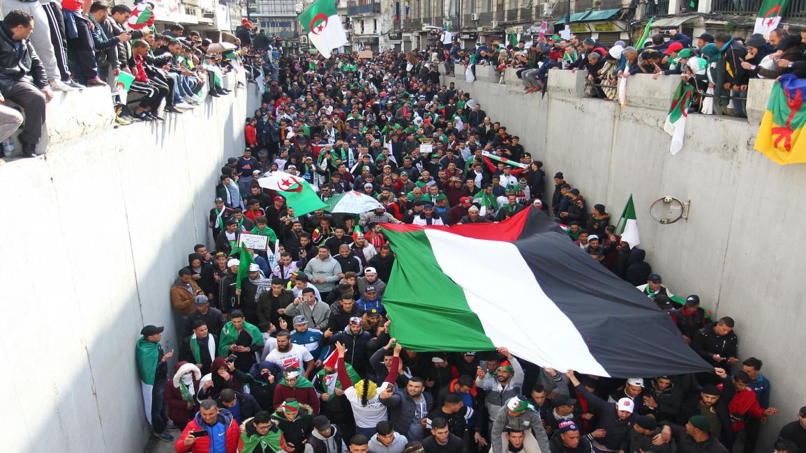 سياسة/العلم الفلسطيني بحراك الجزائر/(العربي الجديد)