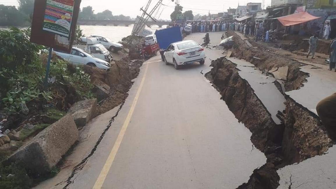 دمار هائل بسبب زلزال في باكستان (تويتر)