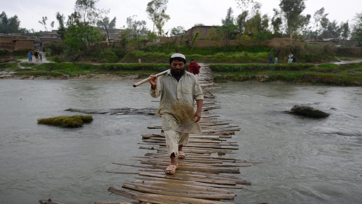 جسر مؤقّت في أفغانستان/مجتمع/29-9-2016 (أ. مجيد/ فرانس برس)