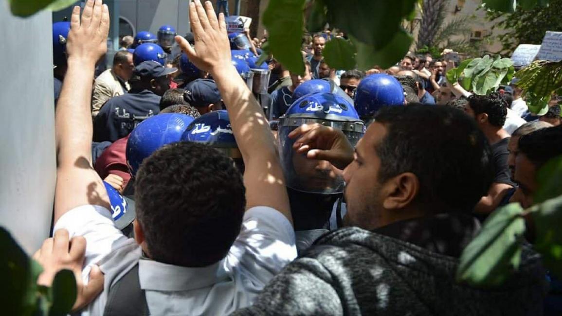 الشرطة الجزائرية تقمع احتجاجات الأطباء (العربي الجديد)