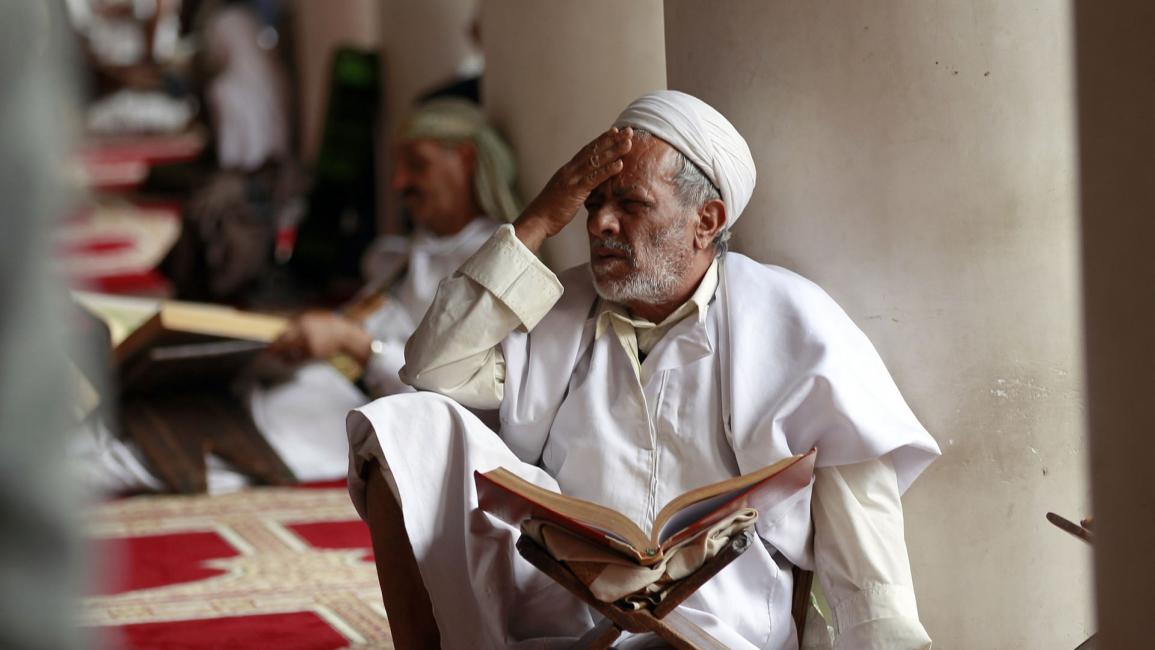 قراءة القرأن في المساجد /فرانس برس