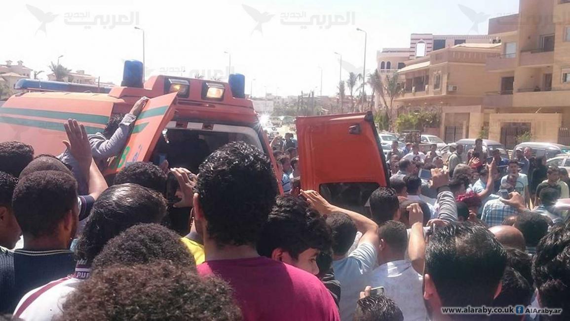 أمين شرطة يقتل 3 مصريين
