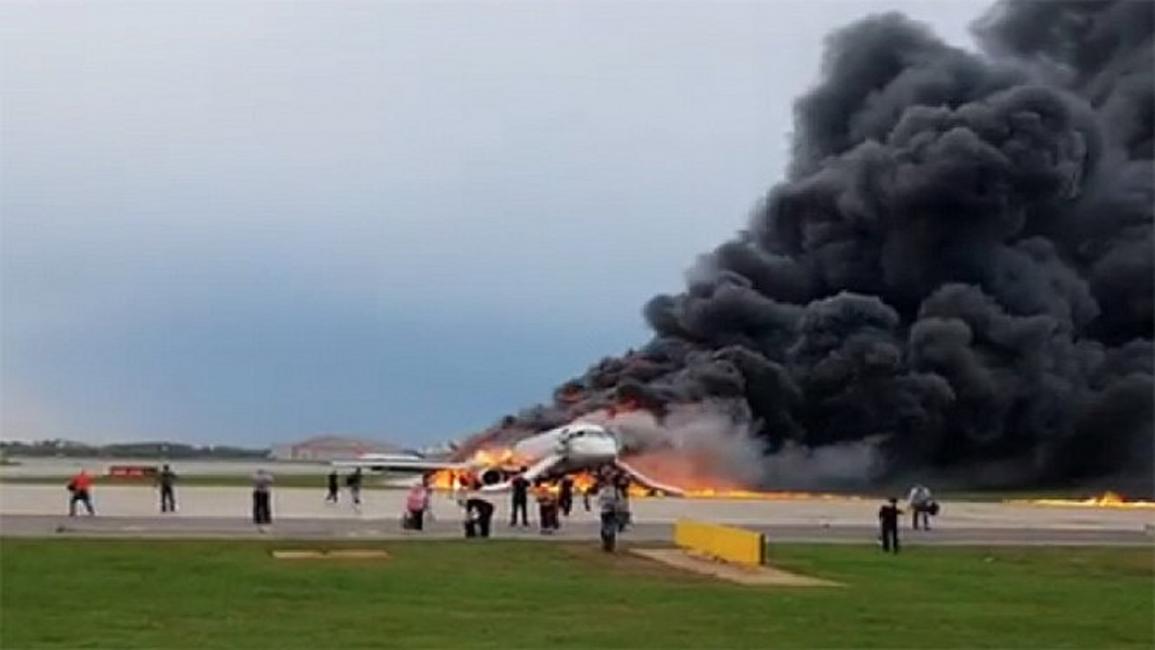 مقتل 13 راكباً بحادث احتراق طائرة بمطار موسكو (تويتر)