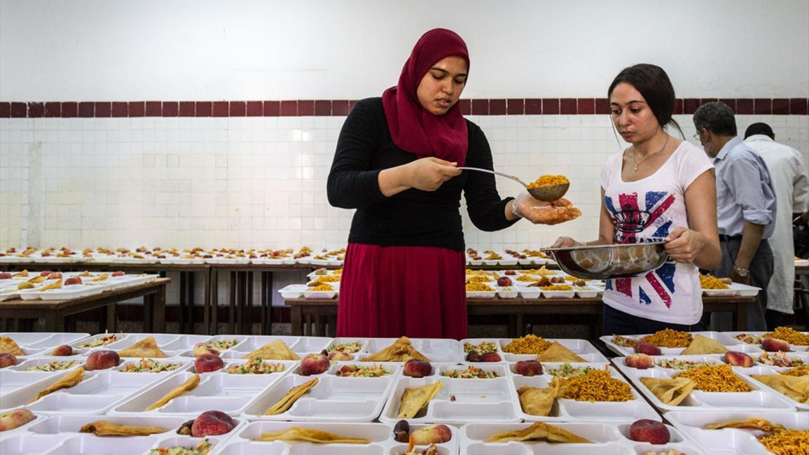 "متطوعو الكشافة" بالقيروان التونسية.. وسطاء خير للفقراء في رمضان