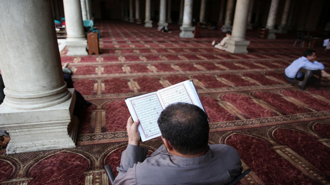 يواظب كثير من المصريين على الاعتكاف في رمضان (GETTY)
