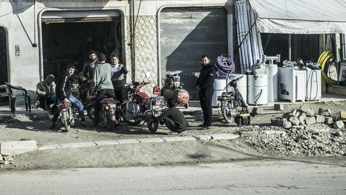 سوريون في إدلب - سورية - مجتمع