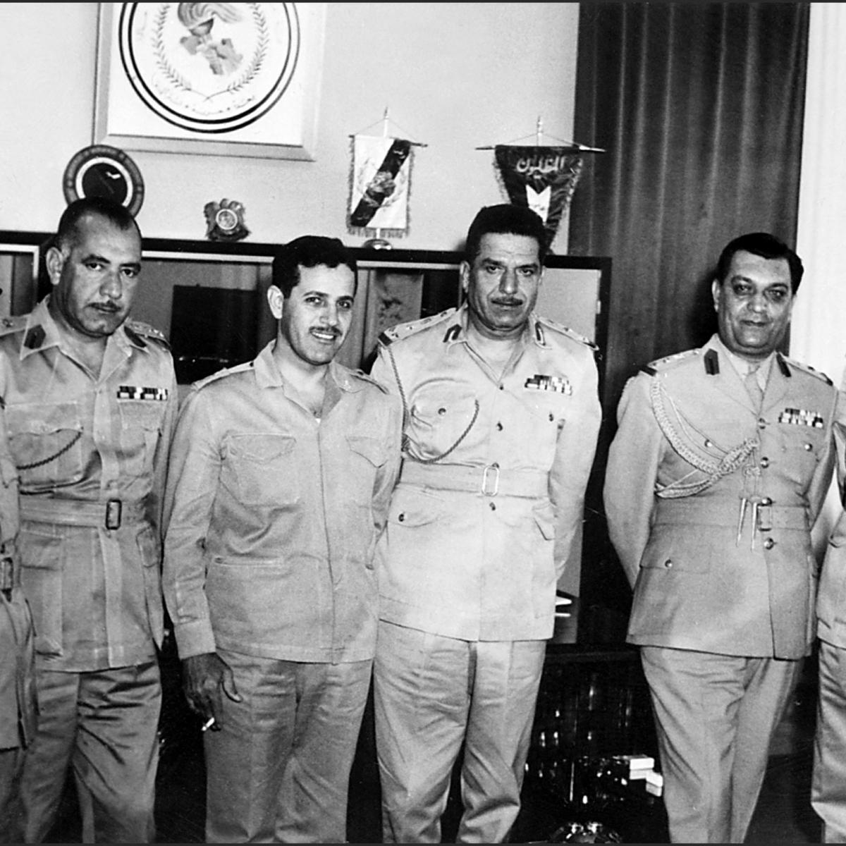 أحمد سويداني رئيس أركان الجيش السوري مع وفد عراقي عشية حرب 1967، الرابع من اليسار (Getty)