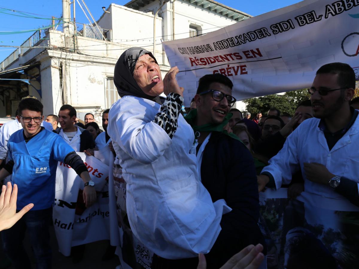 من اعتصام لأطباء في الجزائر (بلال بنسالم/ Getty)