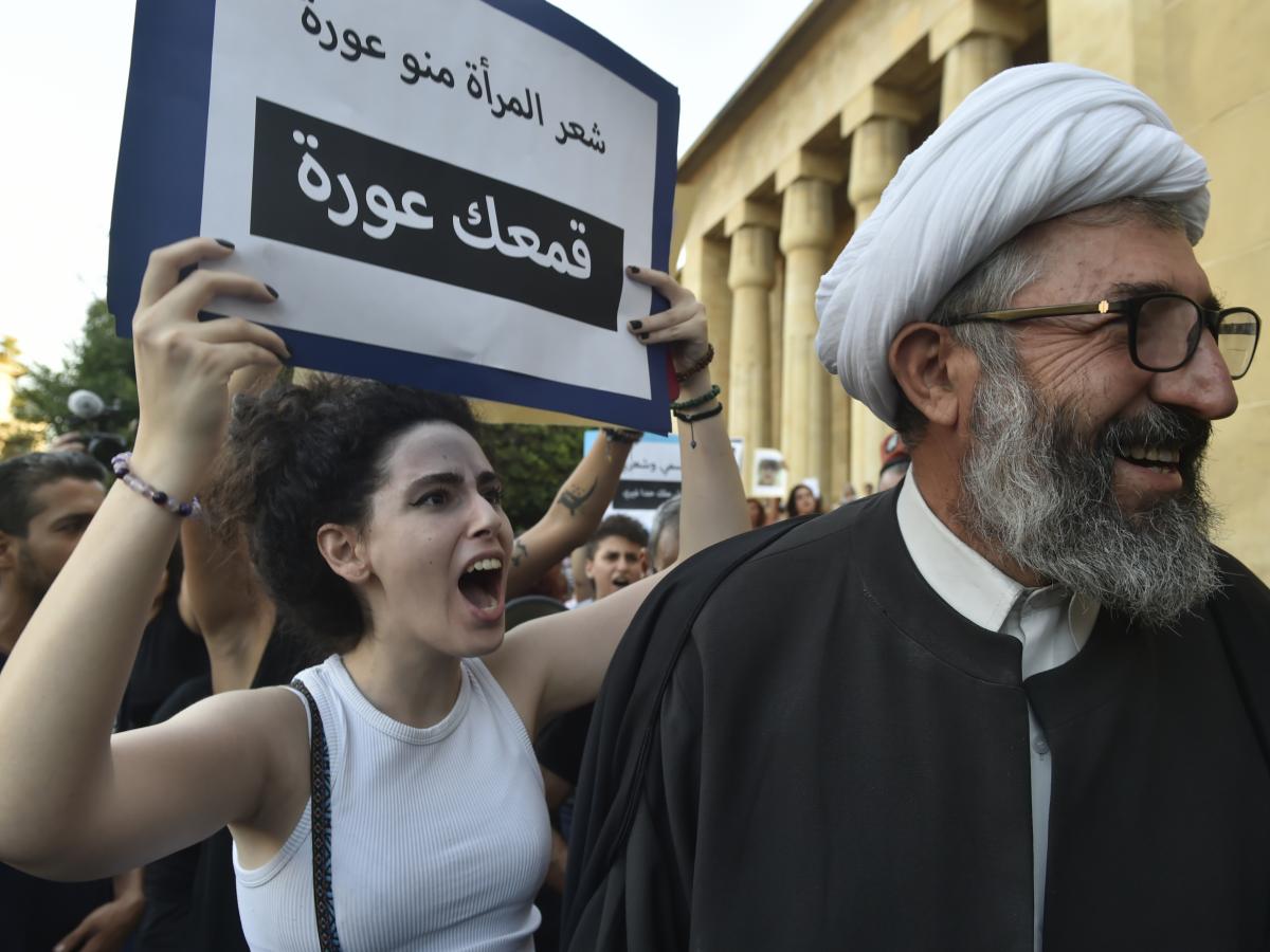 احتجاجات إيران أطلقت الغضب في لبنان (حسام شبارو/ الأناضول)