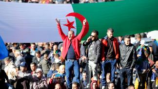 نشطاء الحراك الشعبي في الجزائر يشرعون بإضراب عن الطعام (فرانس برس)