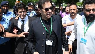 عمران خان بعد مثوله أمام المحكمة العليا، 24 يوليو 2023 (فرانس برس)