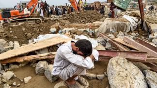 شاب وكوارث طبيعية في أفغانستان (وكيل كوهسار/ فرانس برس)