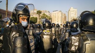 رجال شرطة مصريون في القاهرة في مصر (فاسيليس أ. بولاريكاس/ Getty)