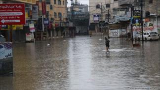 غرق شوارع مدينة غزة بسبب الأمطار (عبد الحكيم أبو رياش)