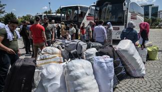 سوريون في تركيا يستعدون للعودة إلى بلادهم (أوزان كوسه/ فرانس برس)