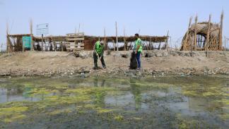 حملة تنظيف في الأهوار العراقية (أسعد نيازي/ فرانس برس)