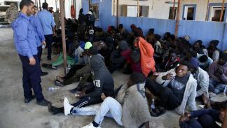 مهاجرون غير نظاميين في ليبيا (حازم تركية/ الأناضول)