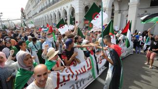 تتعدد مظاهر التعاطف الجزائري مع الحرب في غزة (الأناضول)