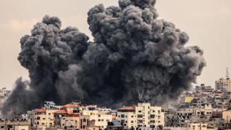 من مشاهد العدوان الإسرائيلي على غزة (محمود الهمص/فرانس برس)