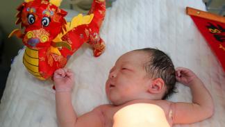 مولود جديد في الصين في بداية عام التنين في فبراير 2024 (Getty)