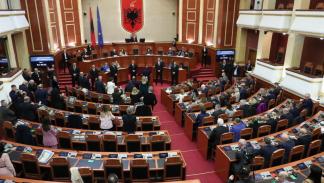 برلمان ألبانيا يقر الاتفاق مع إيطاليا بشأن مركزين لاستقبال المهاجرين (الأناضول)