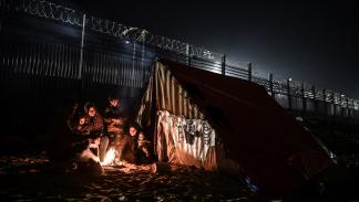 نازحون فلسطينيون في مخيم في رفح جنوبي قطاع غزة 1 (عبد الرحيم الخطيب/ الأناضول)