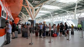 مسافرون في مطار إركان القبرصي، 21 يوليو 2023، (بيرول بيبيك فرانس برس)